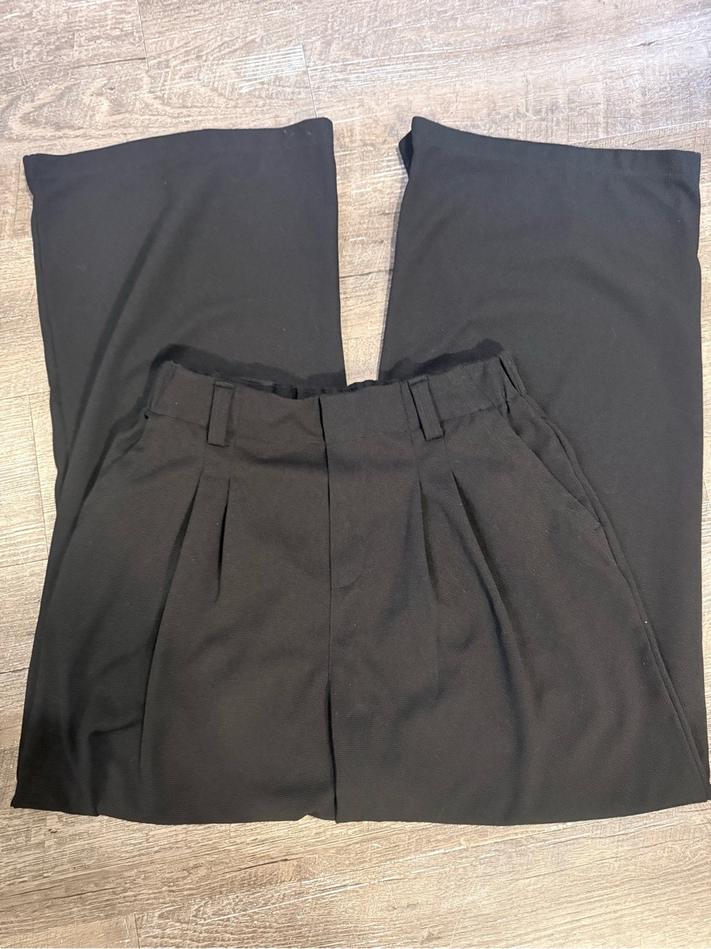 Halara Waffle Knit Pants Women’s Black Pleated Dress Shorts